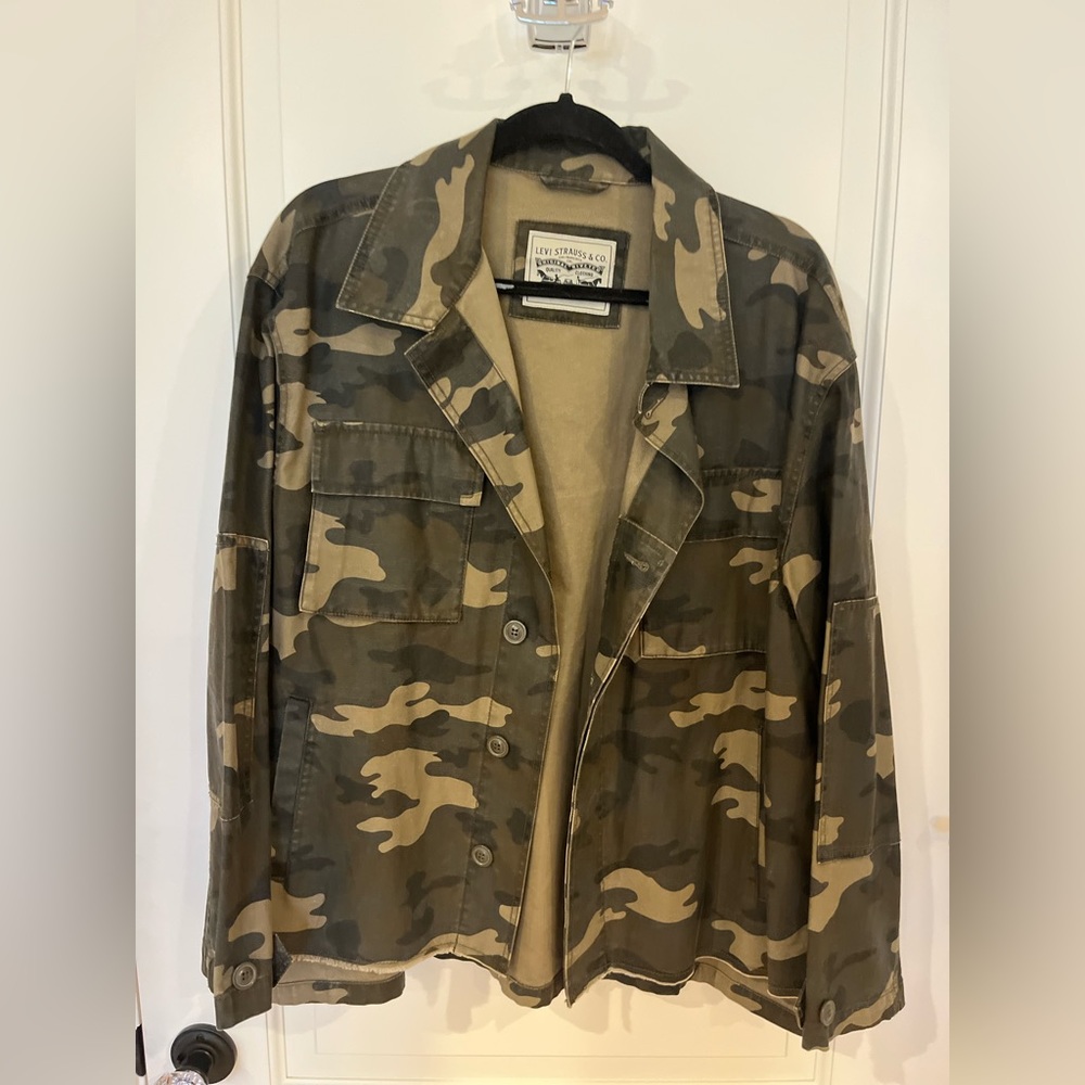 Levi’s camo jacket